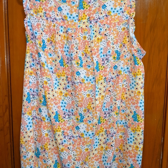 Torrid sleeveless ruffle floral blouse top shirt 2  NWOT - Picture 2 of 9